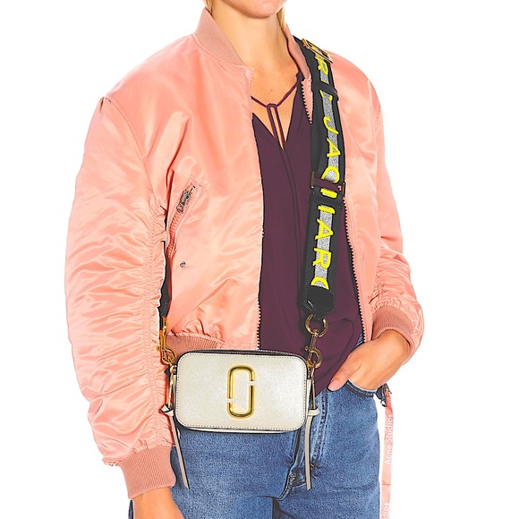 Marc Jacobs Handbags - 💥NEW Marc Jacobs Snapshot bag crossbody bag gray pink cream&shimmer strap